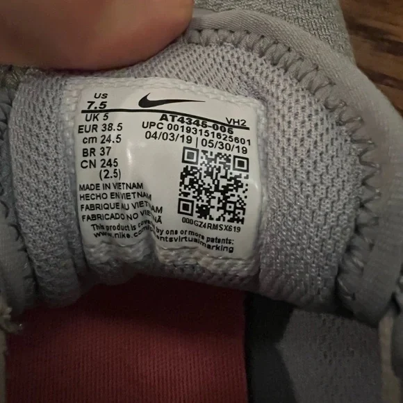 Womens grey and white Nike VTR sneakers - Picture 4 of 6